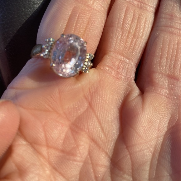 EYE CATCHING 5.60ct light pink kunzite ring w/three .25k diamonds l/r - Picture 4 of 4